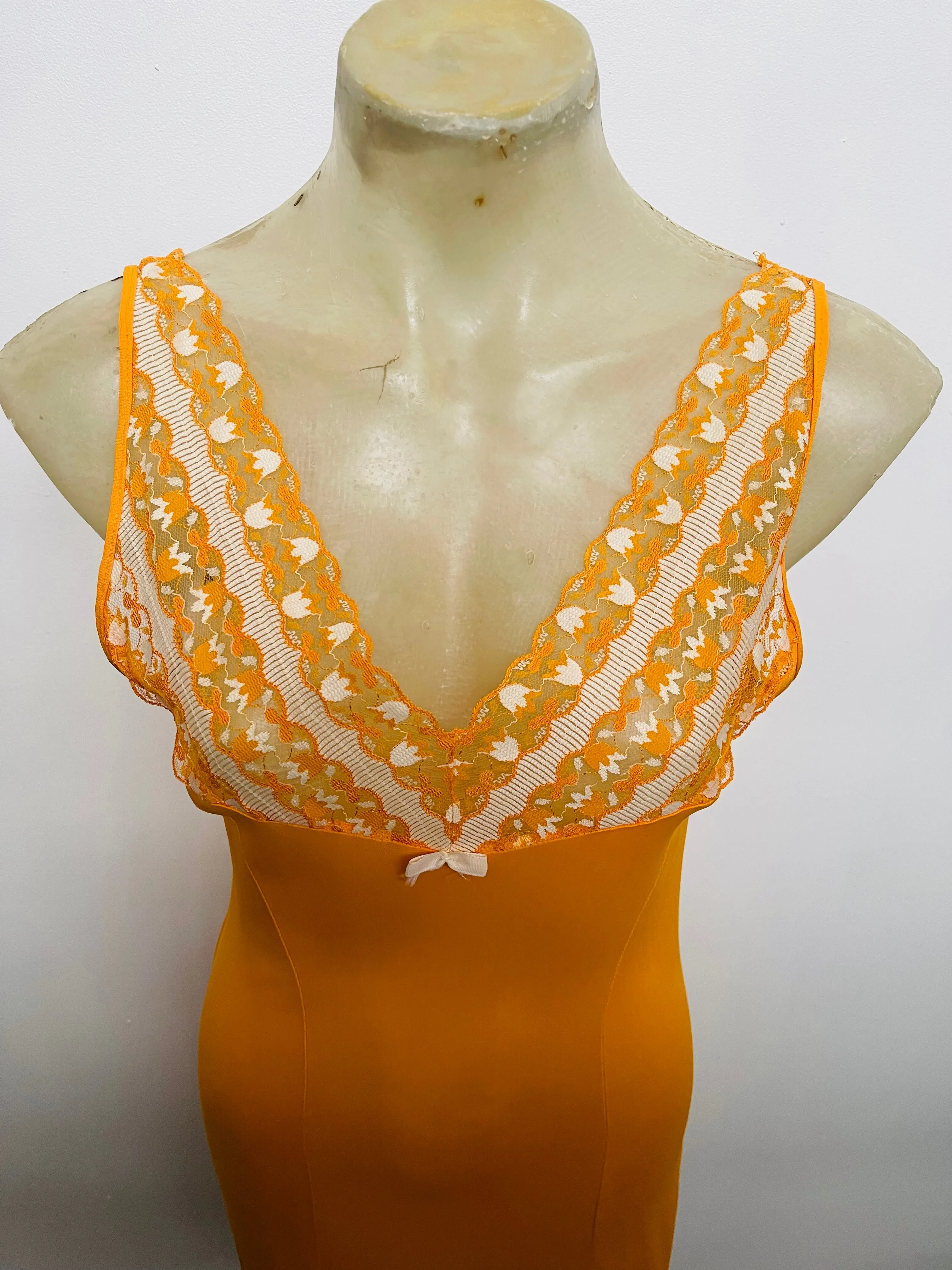 1940s Slip Tulip Motif Lace Chemise