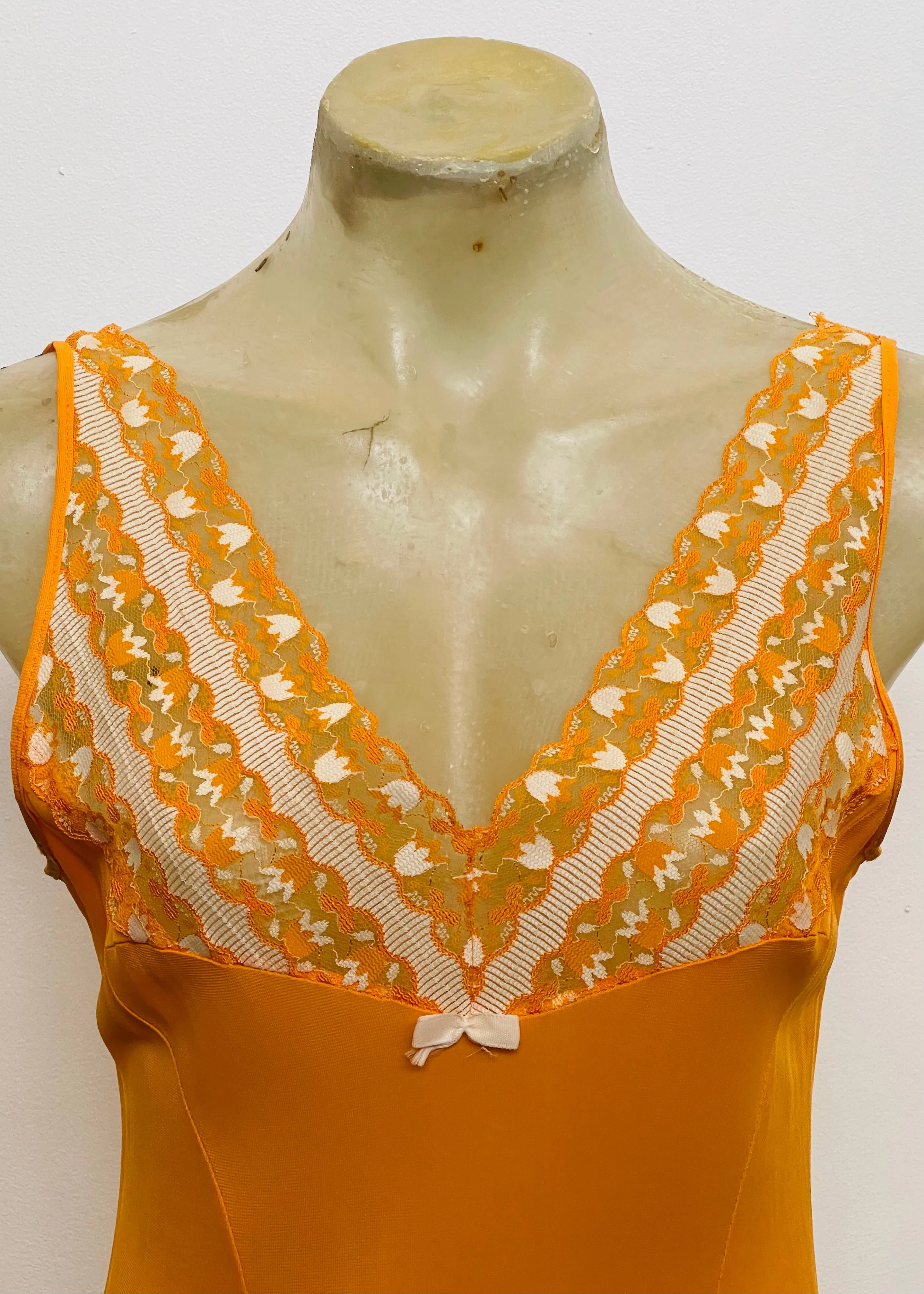 1940s Slip Tulip Motif Lace Chemise