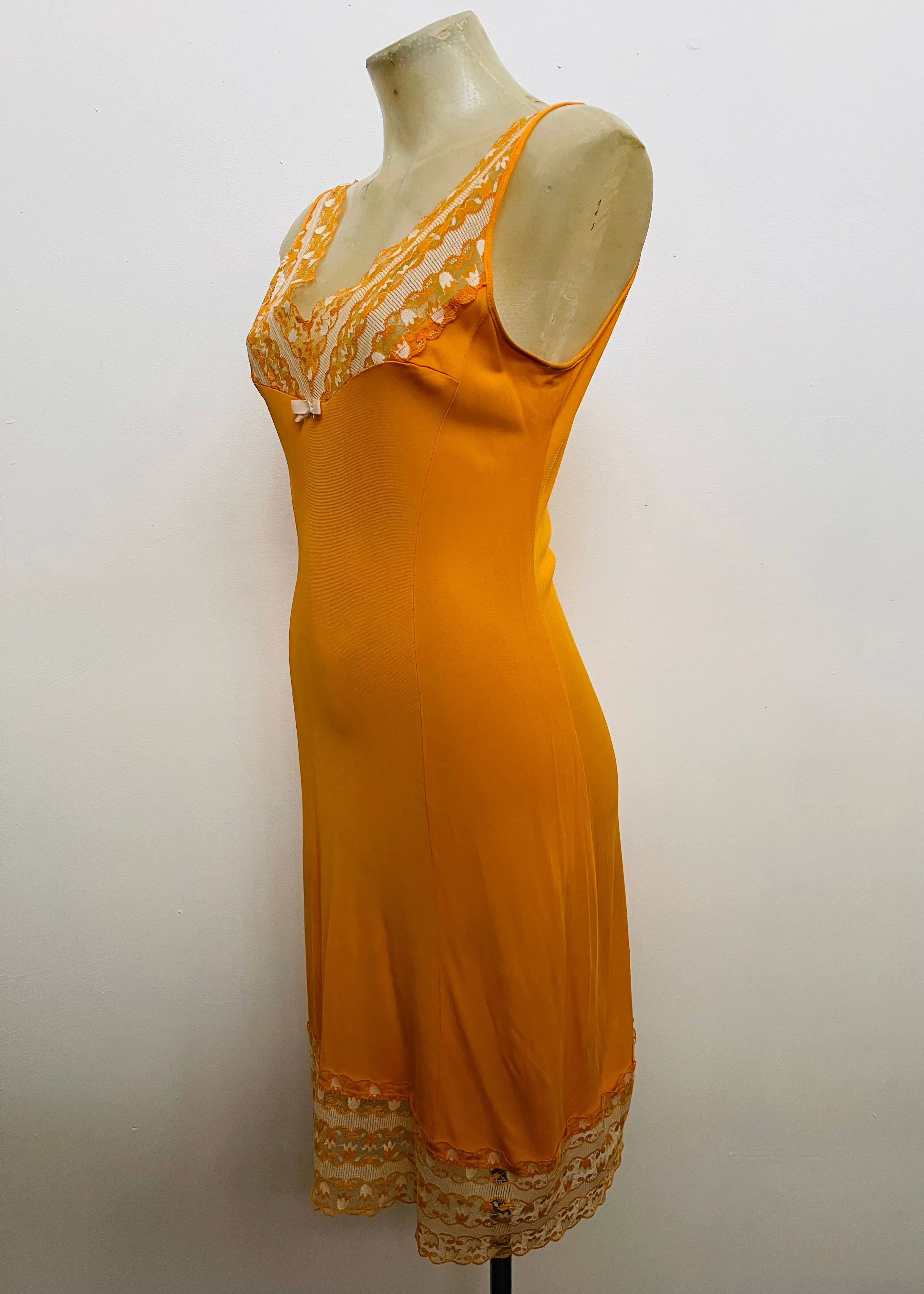 1940s Slip Tulip Motif Lace Chemise