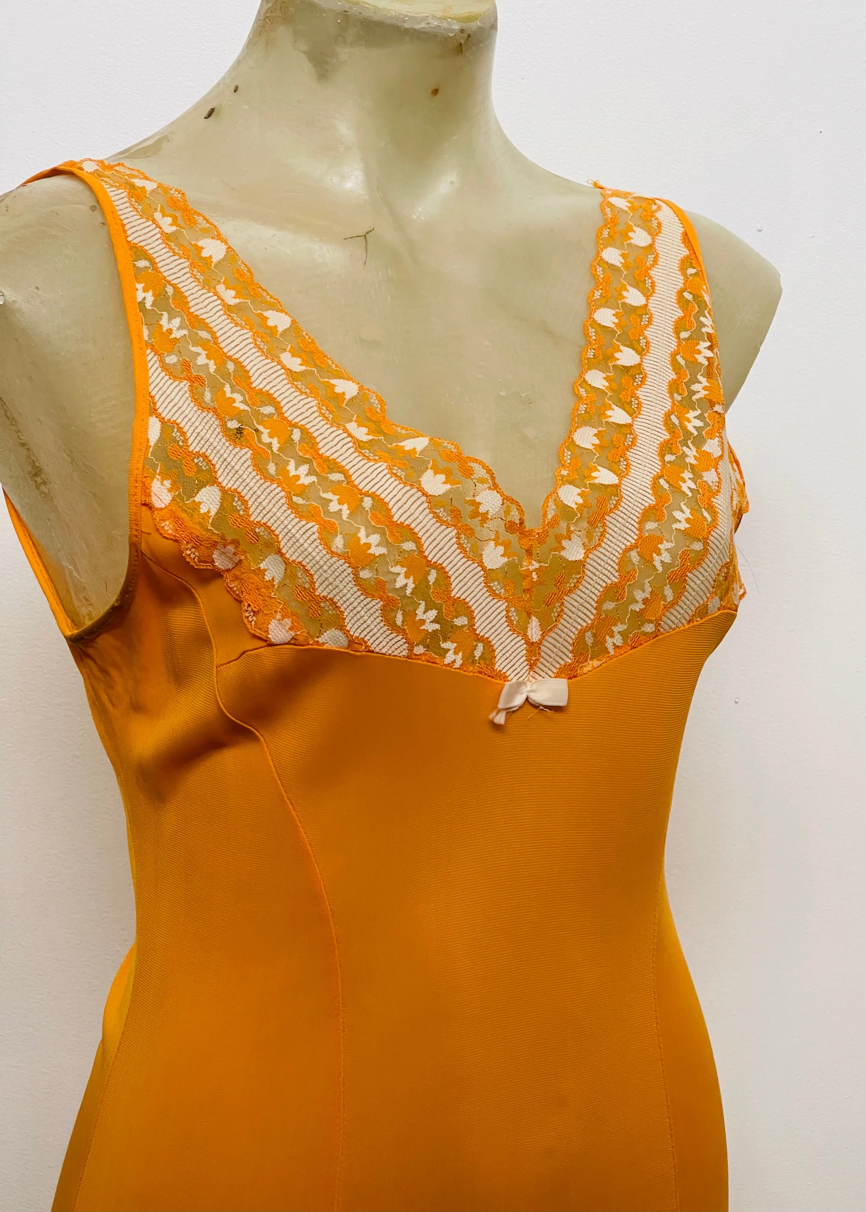 1940s Slip Tulip Motif Lace Chemise