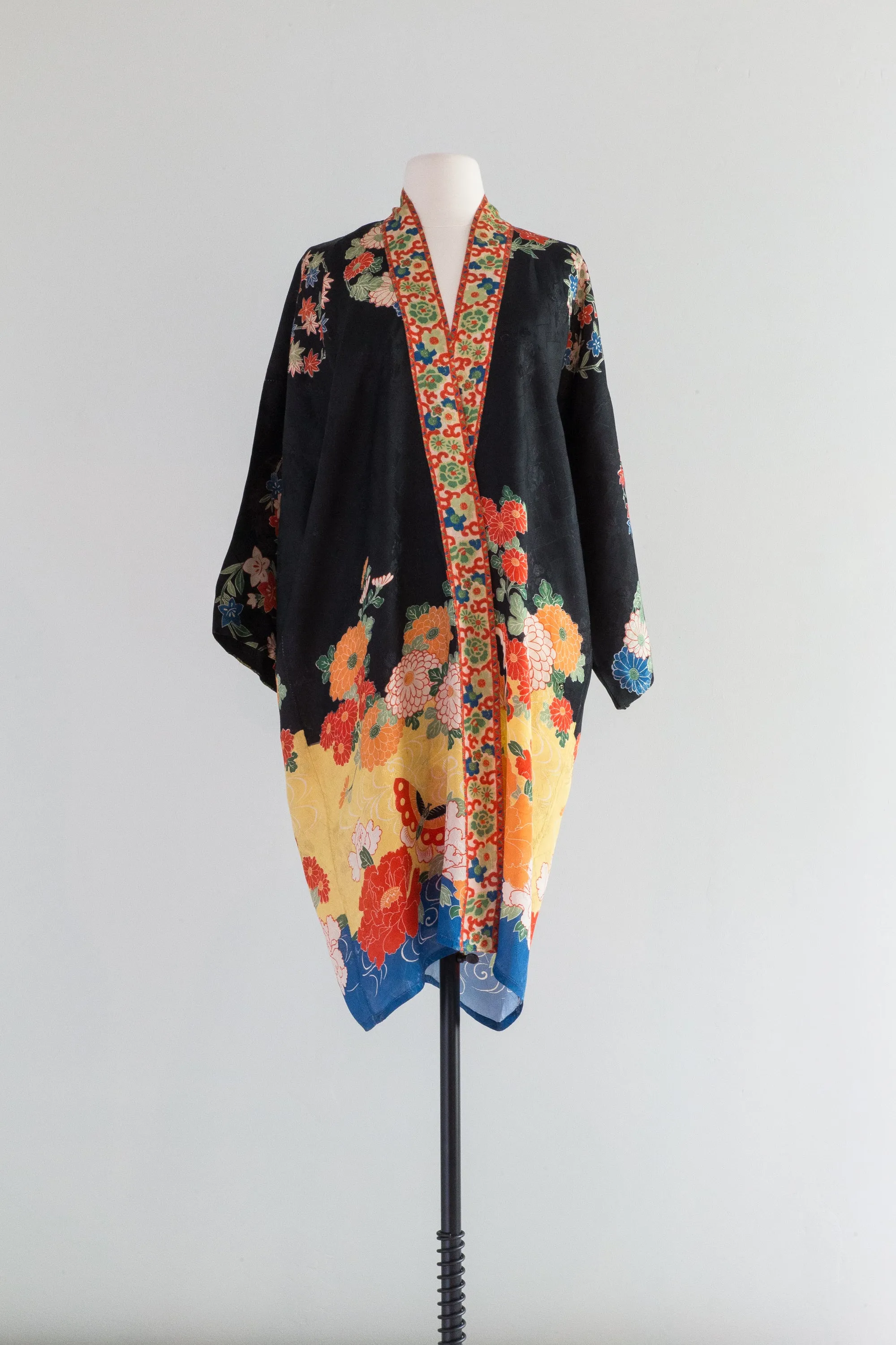 Beautiful 1930's Vintage Japanese Rayon Lounge Robe / OS
