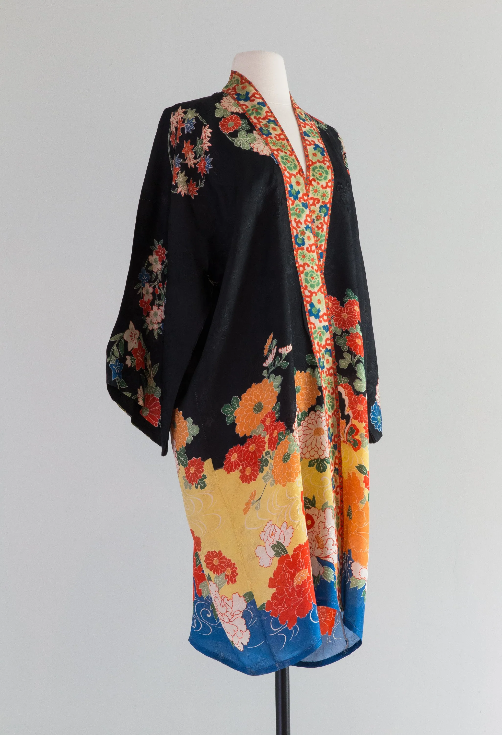 Beautiful 1930's Vintage Japanese Rayon Lounge Robe / OS