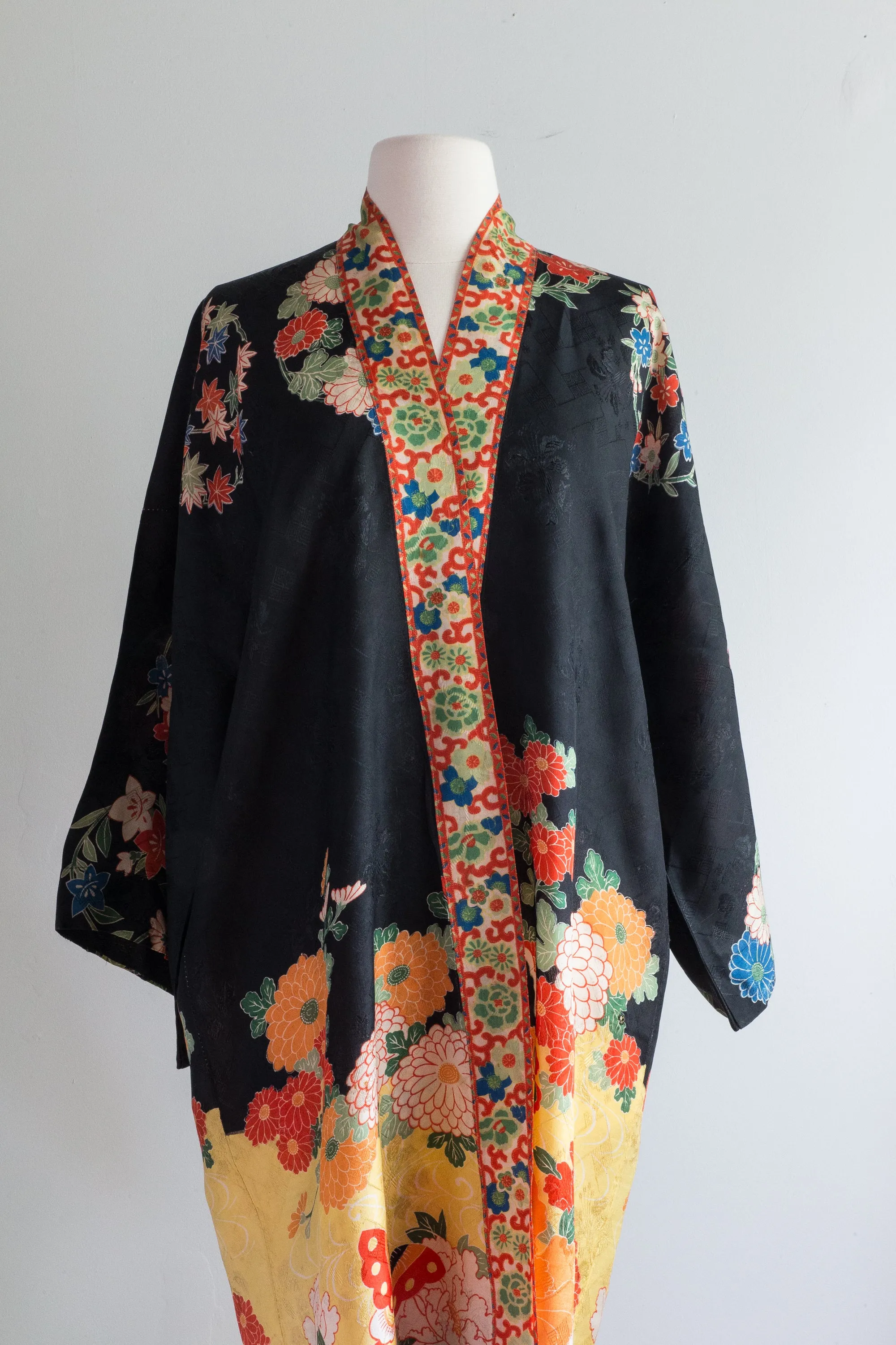 Beautiful 1930's Vintage Japanese Rayon Lounge Robe / OS