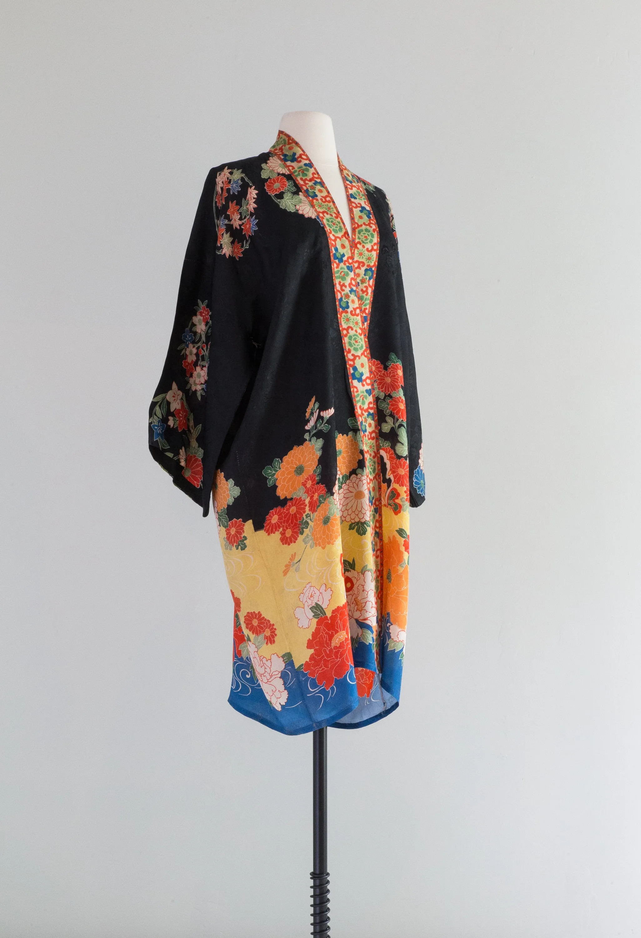 Beautiful 1930's Vintage Japanese Rayon Lounge Robe / OS