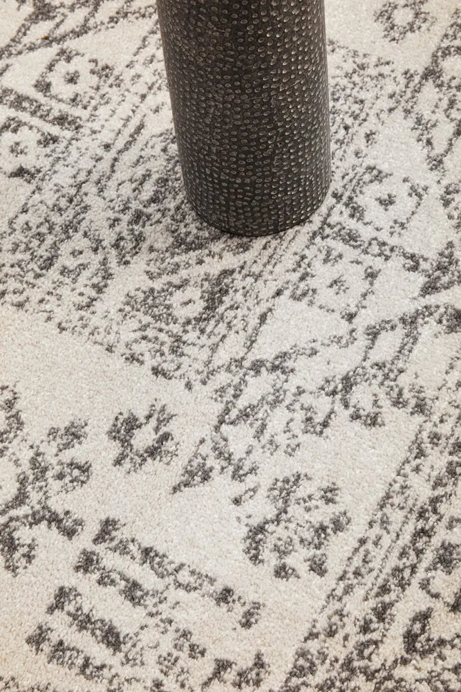 Chrome Addison Round Rug (Silver) by Rug Culture
