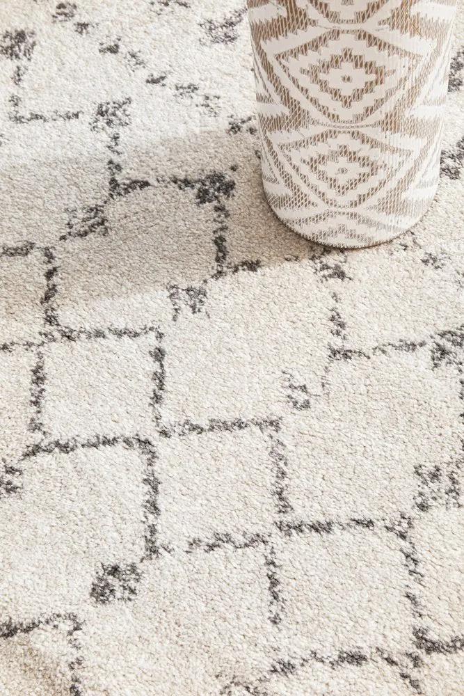 Chrome Elsa Runner Rug (Silver) by Rug Culture
