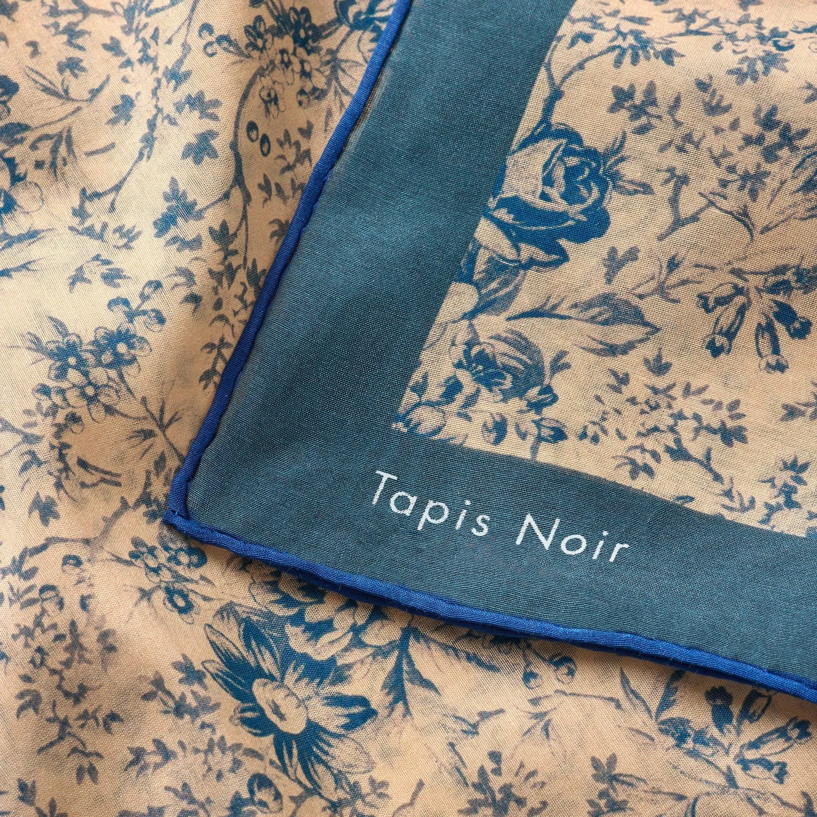Tapis Noir Light Blue Stripe Scarf
