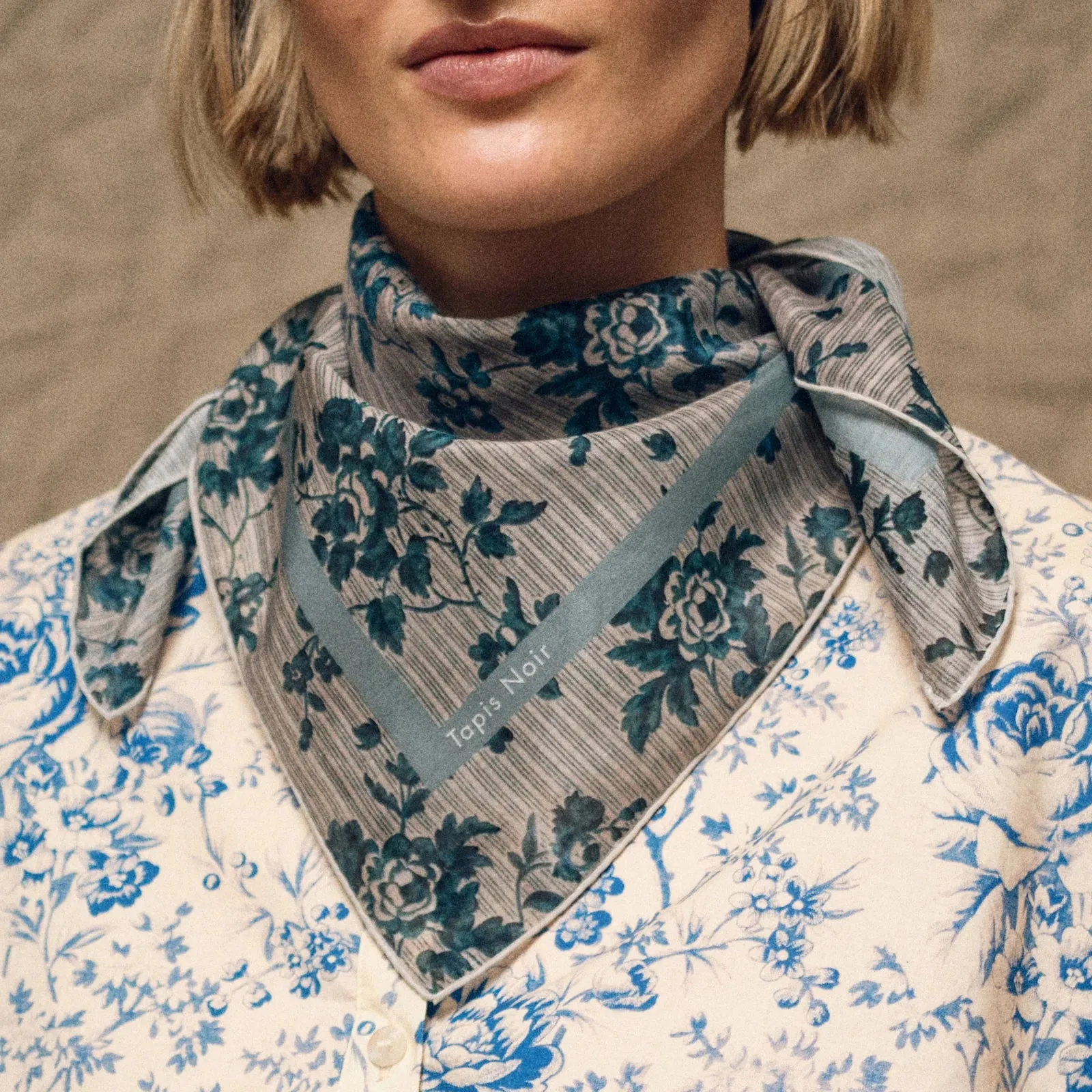 Tapis Noir Light Blue Stripe Scarf
