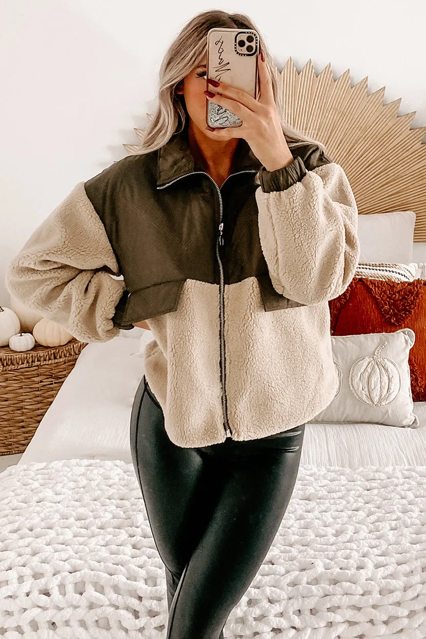 Up Close & Comfortable Nylon/Sherpa Zipper Jacket (Olive/Tan)